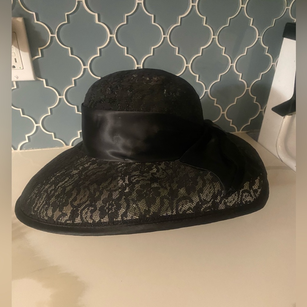 Lace HAT- Italian made - Picture 3 of 12